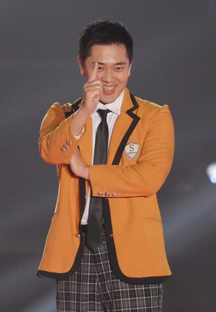 　モデルを務めた吉村洋文大阪府知事（撮影・石湯恒介）