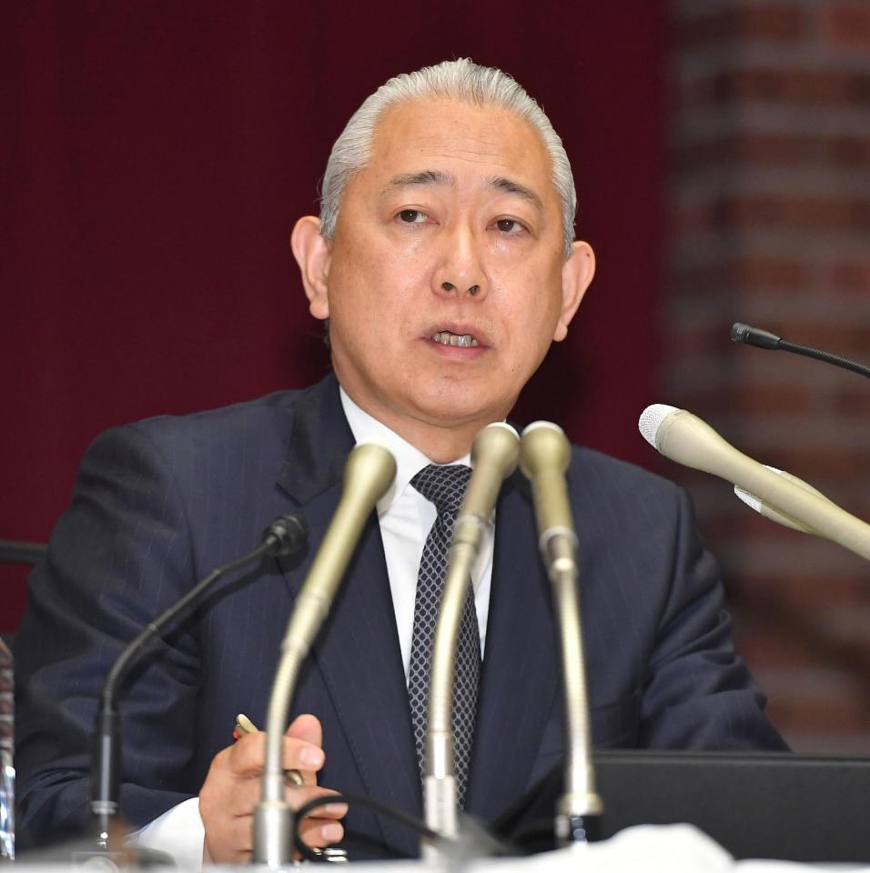 　会見する澤田康広副学長＝８日