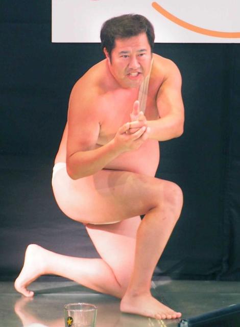 とにかく明るい安村、夜の新宿に降臨 外国人客から「パーンツ！」の大