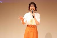 　「ダレハナ」Ｔシャツを着て登場した花澤香菜