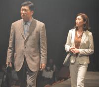 　兄妹役のあべこうじ（左）と原幹恵