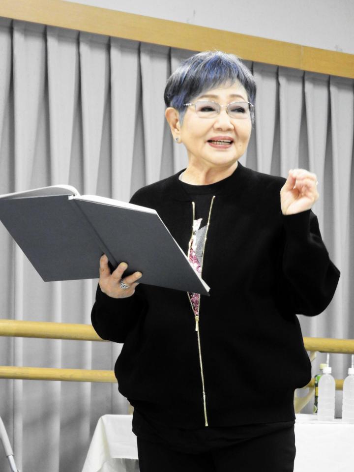 　朗読劇の公開稽古に臨んだ泉ピン子