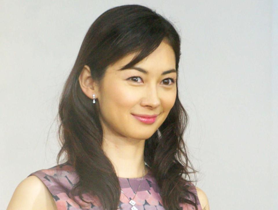 社長夫人で３人の母、伊東美咲４６歳 久々の最新姿、透き通る美スタイルが別格「変わらずキレイ」「電車男見よっと」/芸能/デイリースポーツ online