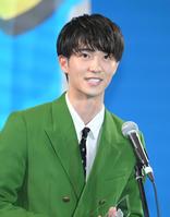 　受賞式に登場した野村康太（撮影・伊藤笙子）