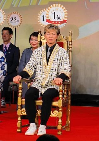 　吉本新喜劇座員総選挙で１位に輝いたアキ