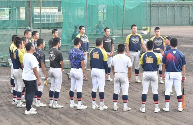 【写真】仙台育英・須江監督に反応　仙台三越の「甲子園球場はこちらです」貼り紙