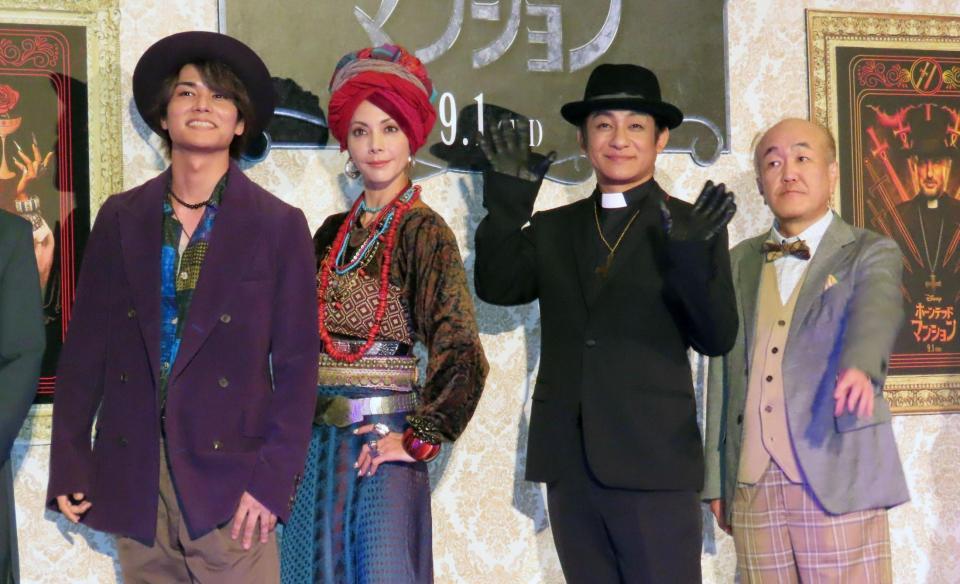 　（左から）八代拓、土屋アンナ、片岡愛之助、温水洋一