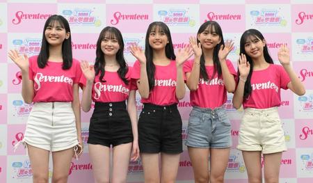 　ミスセブンティーン２０２３に選ばれた（左から）関谷瑠紀、高比良由菜、竹下優名、松本麗世、宮迫翠月（撮影・伊藤笙子）