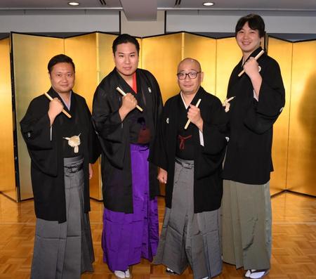 　真打昇進襲名披露会見に出席した（左から）林家まめ平、柳家かゑる改め柳家平和、柳家さん光改め柳家福多楼、林家木りん改め林家希林（撮影・伊藤笙子）