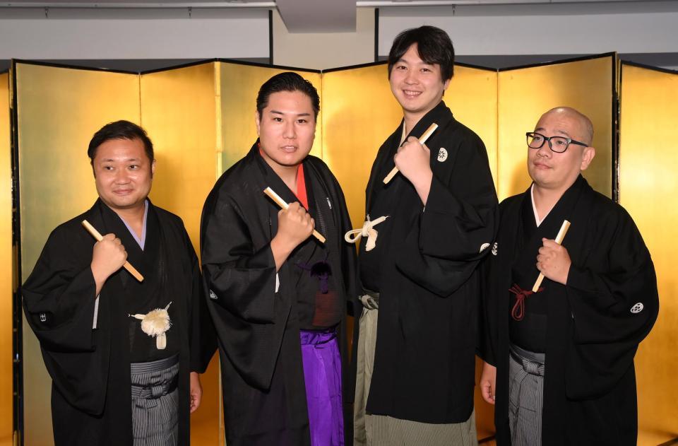 　真打昇進襲名披露会見に出席した（左から）林家まめ平、柳家かゑる改め柳家平和、柳家さん光改め柳家福多楼、林家木りん改め林家希林（撮影・伊藤笙子）