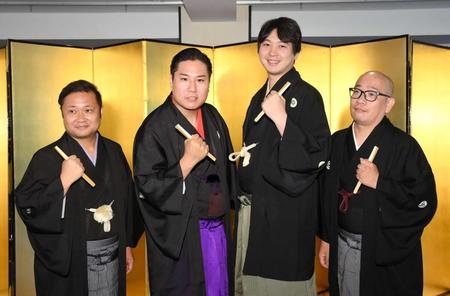 　真打昇進襲名披露会見に出席した（左から）林家まめ平、柳家平和、林家希林、柳家福多楼（撮影・伊藤笙子）