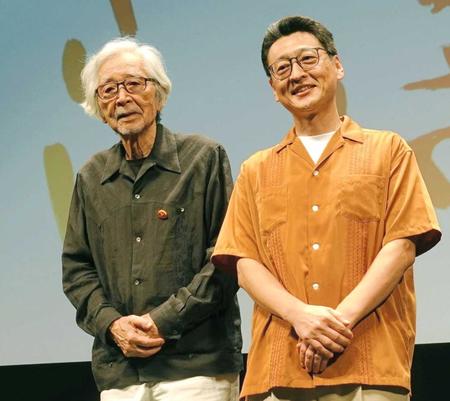 　舞台挨拶を行った山田洋次監督（左）と北山雅康