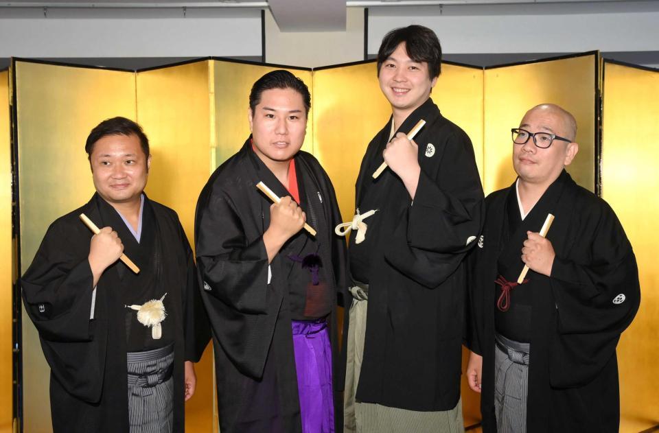 　真打昇進襲名披露会見に出席した（左から）林家まめ平、柳家平和、林家希林、柳家福多楼（撮影・伊藤笙子）