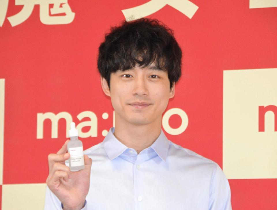 　就任発表会に登場した坂口健太郎