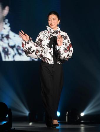 　ファッションイベント「ニコ☆フェス」に登場してステージを歩く永野芽郁