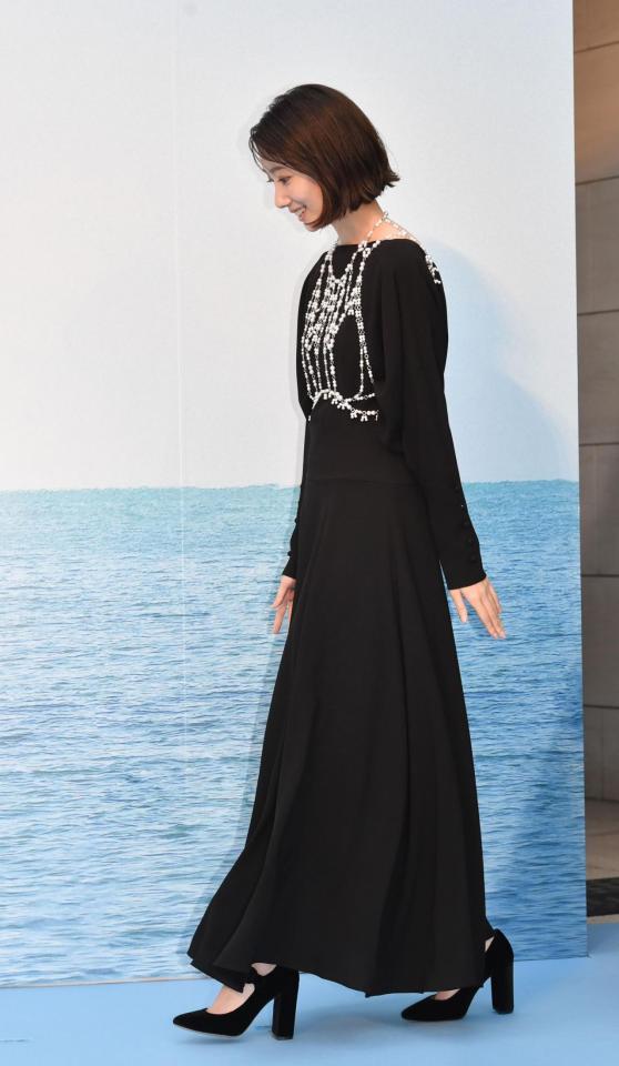 　映画「アナログ」のイベントに登場した波瑠（撮影・佐々木彰尚）