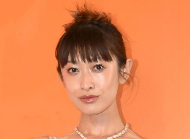 山田優 農業体験でもプラダの圧倒的モデル感「畑の中でもお洒落