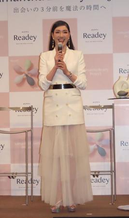 　発表会に出席したアンミカ