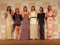 　発表会に出席した（左から）宮崎莉緒さん、とうあ、美香、アンミカ、井手上漠、せいら