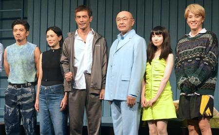 　（左から）和田正人、坂井真紀、伊藤英明、高橋克実、福地桃子、松島庄汰
