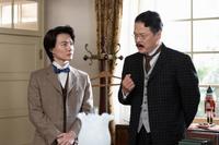 徳永教授（田中哲司・右）によって、植物学教室に戻って来た万太郎（神木隆之介）