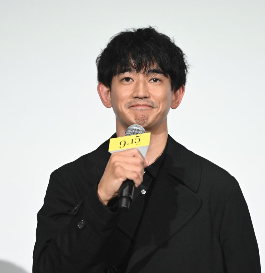 　あいさつする永山瑛太（撮影・金田祐二）