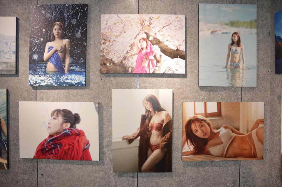 　写真集の発売を記念して開催されている石川恋の写真展の一部作品（10日まで、東京タワー・フットタウン３Ｆ「ＴＯＷＥＲ　ＧＡＬＬＥＲＹ」）