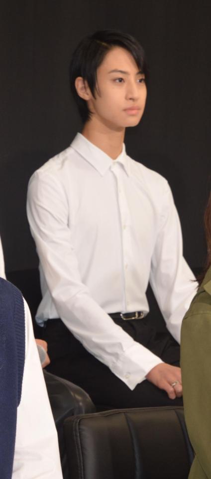 　制作発表に出席した龍宮城の竹内黎