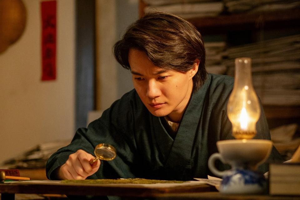 真剣な表情を見せる万太郎（神木隆之介）