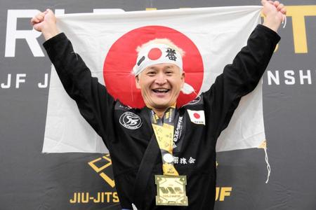 　優勝したガリットチュウの福島善成　©井賀孝／ＪＩＵ－ＪＩＴＳＵ　ＮＡＶＩ