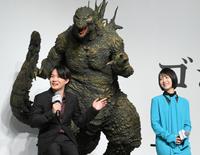 朝ドラよりも先に共演が決まっていたと語る神木隆之介（左）と浜辺美波＝東京・日比谷の帝国ホテル（撮影・伊藤笙子）