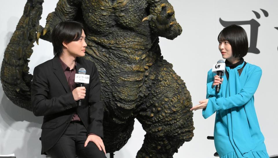 朝ドラに続いて共演することになった神木隆之介（左）と浜辺美波（撮影・伊藤笙子）