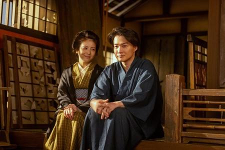 万太郎（神木隆之介）と妻・寿恵子（浜辺美波）