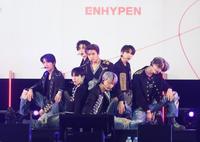 　ミニライブを披露したＥＮＨＹＰＥＮ（撮影・堀内翔）