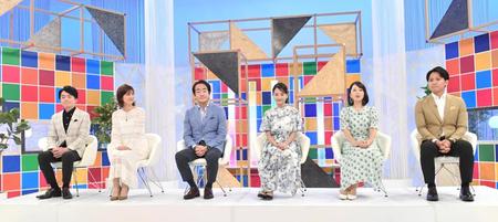 　会見に登場した（左から）高瀬耕造アナウンサー、鈴江奈々アナウンサー、山口豊アナウンサー、日比麻音子アナウンサー、松丸友紀アナウンサー、安宅晃樹アナウンサー（撮影・佐々木彰尚）