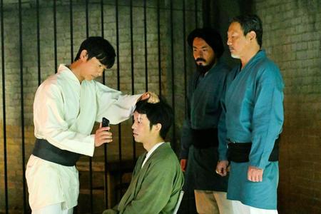 　やめてあげてー！乃木が黒須に目ん玉テープの刑　ＴＢＳ「ＶＩＶＡＮＴ」第９話から 