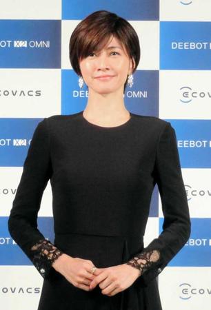 　シックな装いで登場した内田有紀