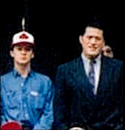 若かりし日の福山雅治（左）とアントニオ猪木さん