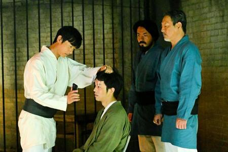 　やめてあげてー！乃木が黒須に目ん玉テープの刑　ＴＢＳ「ＶＩＶＡＮＴ」第９話から 