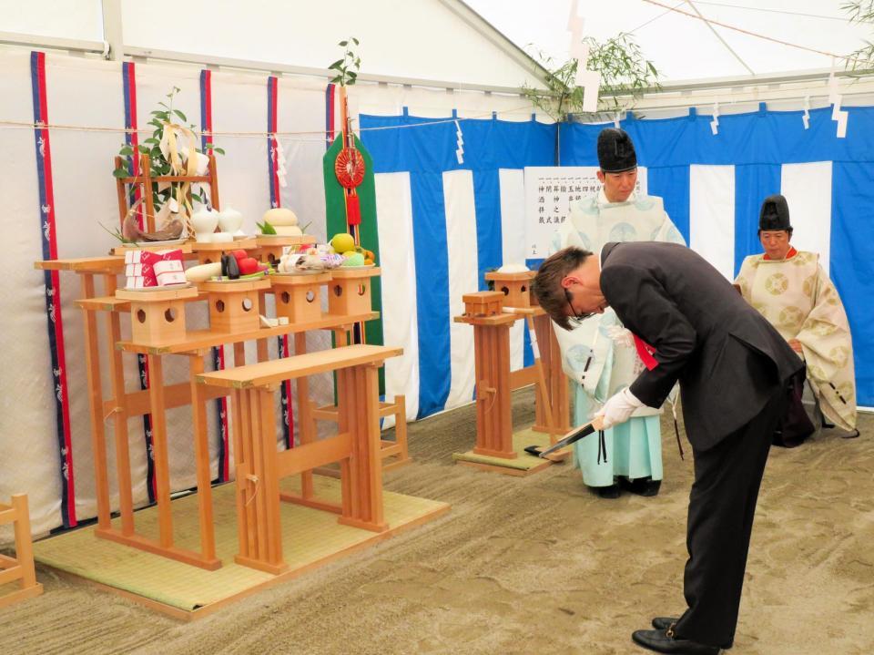 地鎮祭に出席する羽生善治会長（日本将棋連盟提供）