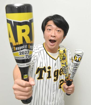 　優勝に歓喜するさや香・新山（撮影・北村雅宏）