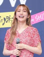 　笑顔を見せる後藤真希（撮影・吉澤敬太）