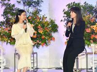 　そろって会見した後藤久美子（右）と武井咲（撮影・出月俊成）