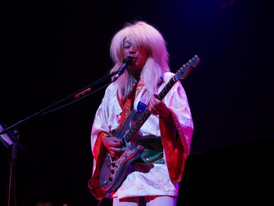 　結成５０周年記念コンサートを行った外道の加納秀人＝東京都内