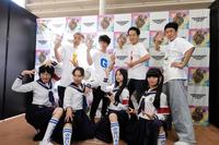 　「ＫＯＹＡＢＵ　ＳＯＮＩＣ　２０２３」に出演した（前列左から）「新しい学校のリーダーズ」のＳＵＺＵＫＡ、ＲＩＮ、ＫＡＮＯＮ、ＭＩＺＹＵ、（後列左から）「バレンシアガ」の岩尾望、後藤輝基、千原ジュニア、小籔千豊