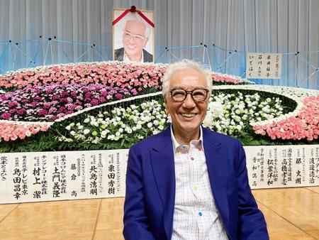 　「生存奏」を行った荒木とよひさ氏