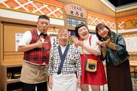 　池乃めだか（左から２番目）の最年長座長公演に出演した烏川耕一（左）、酒井藍（左から３番目）、浅香あき恵（同４番目）