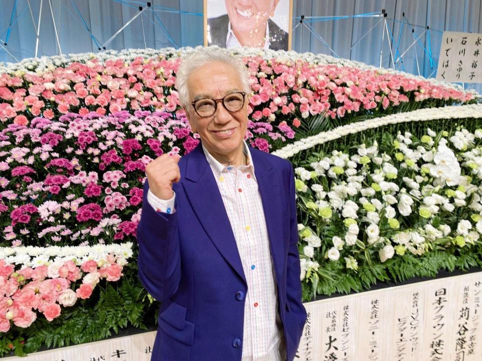 　「生存奏」を行った荒木とよひさ氏