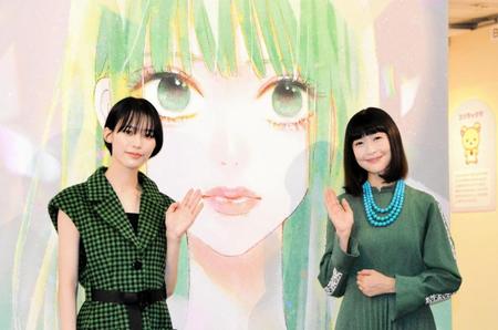 　「君に届け展“すきのちから”」のオープニングイベントに登場した（左から）南沙良、能登麻美子