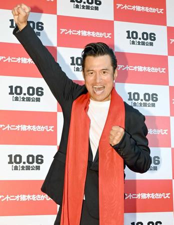 　元気に「ダァー！」を披露するアントニオ小猪木（撮影・金田祐二）